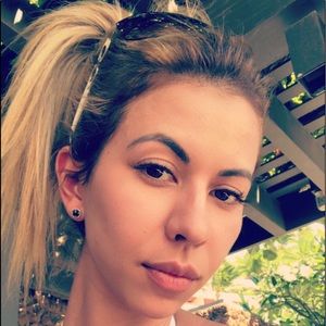 Meet your Posher, Ana